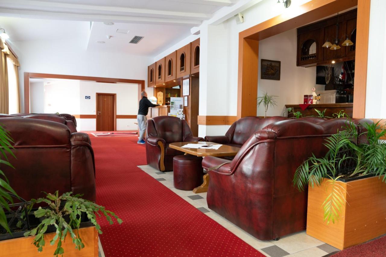 Hotel Mirni Kutak Otočac Eksteriør bilde