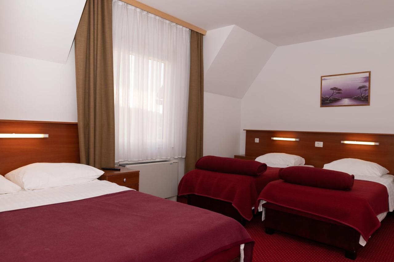 Hotel Mirni Kutak Otočac Eksteriør bilde