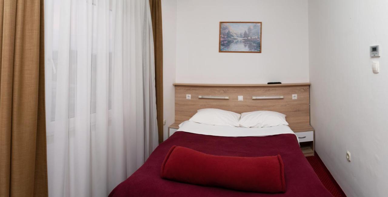 Hotel Mirni Kutak Otočac Eksteriør bilde