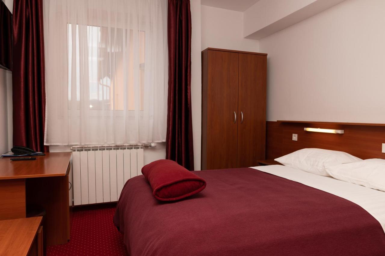 Hotel Mirni Kutak Otočac Eksteriør bilde