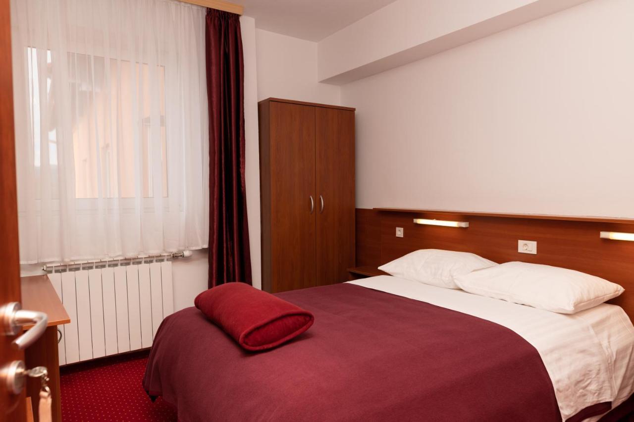 Hotel Mirni Kutak Otočac Eksteriør bilde