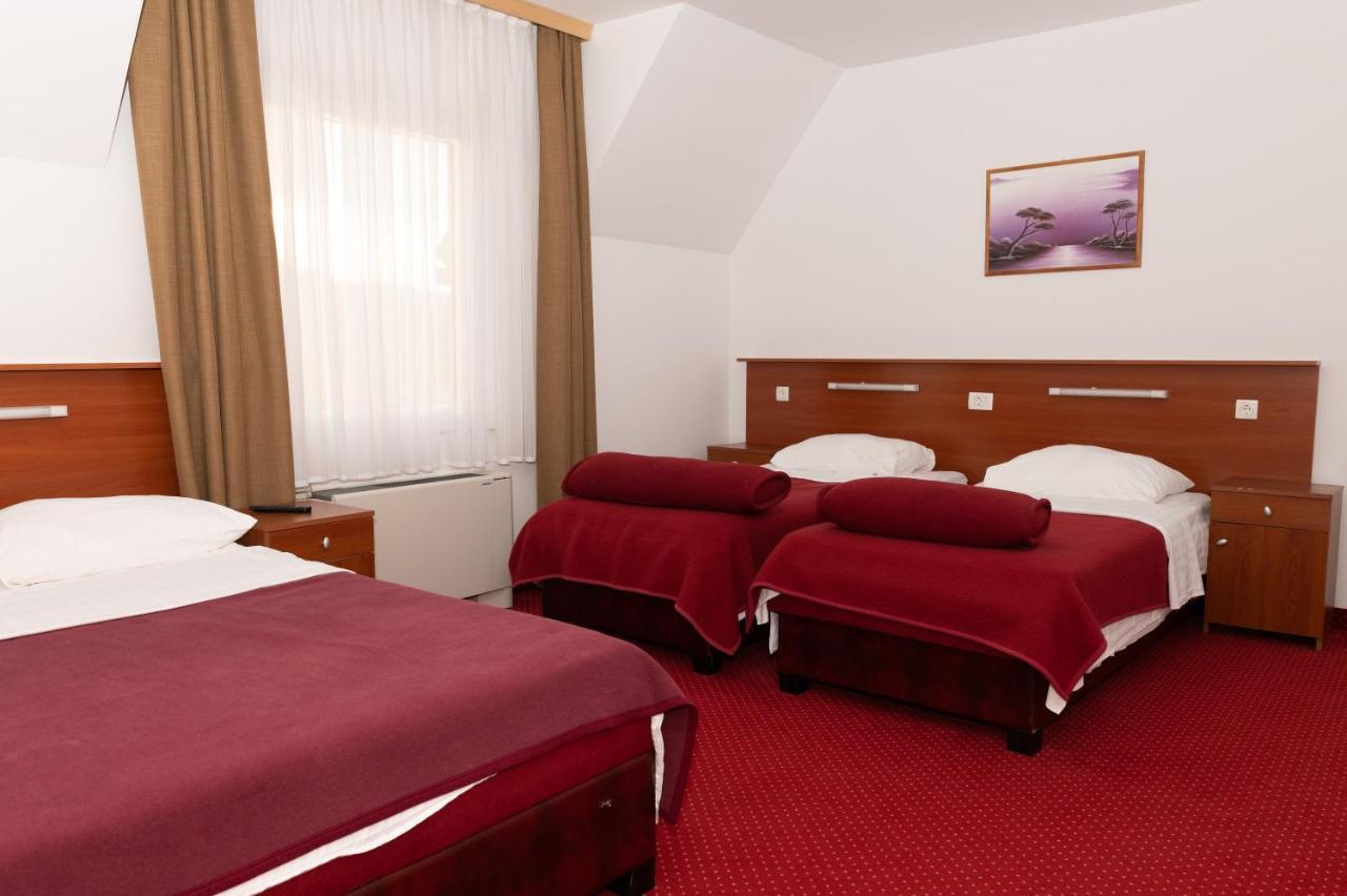Hotel Mirni Kutak Otočac Eksteriør bilde