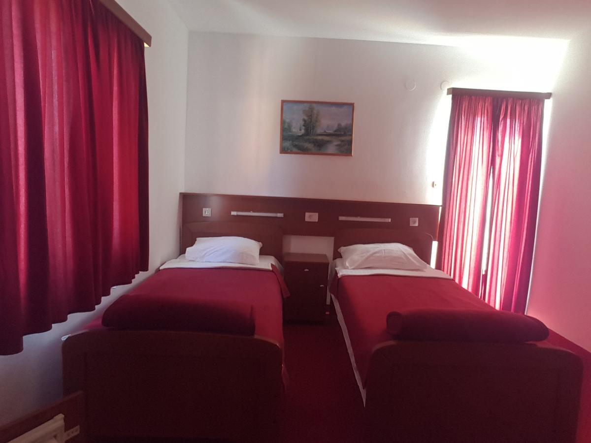 Hotel Mirni Kutak Otočac Eksteriør bilde