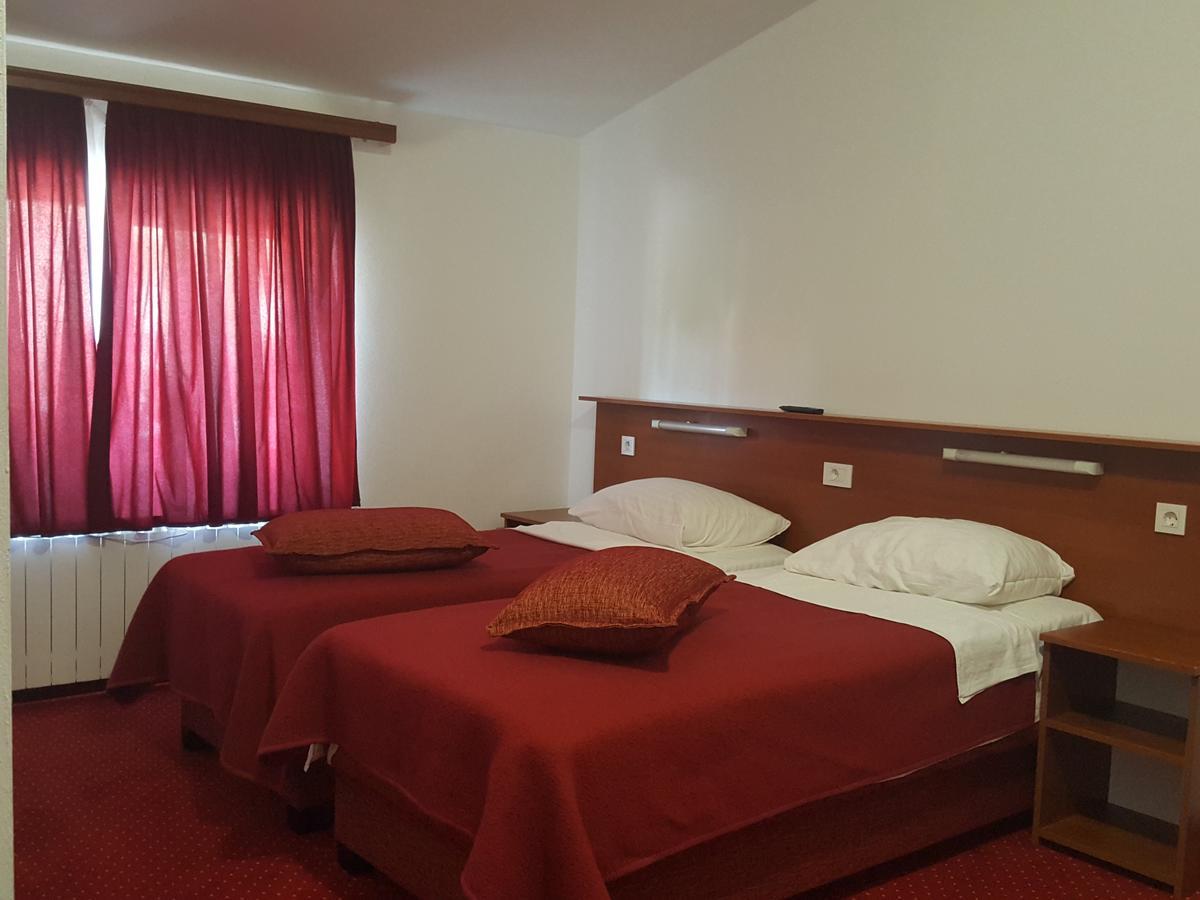 Hotel Mirni Kutak Otočac Eksteriør bilde
