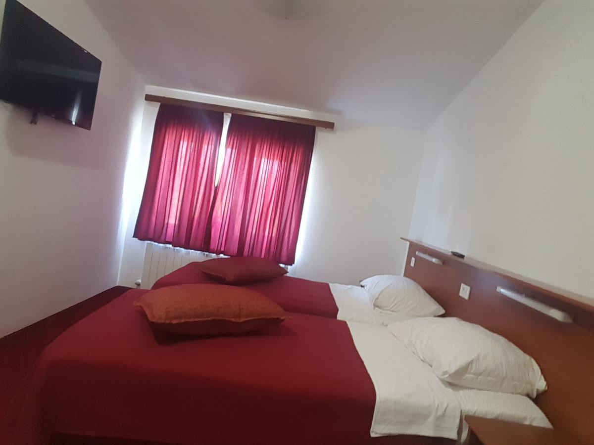 Hotel Mirni Kutak Otočac Eksteriør bilde
