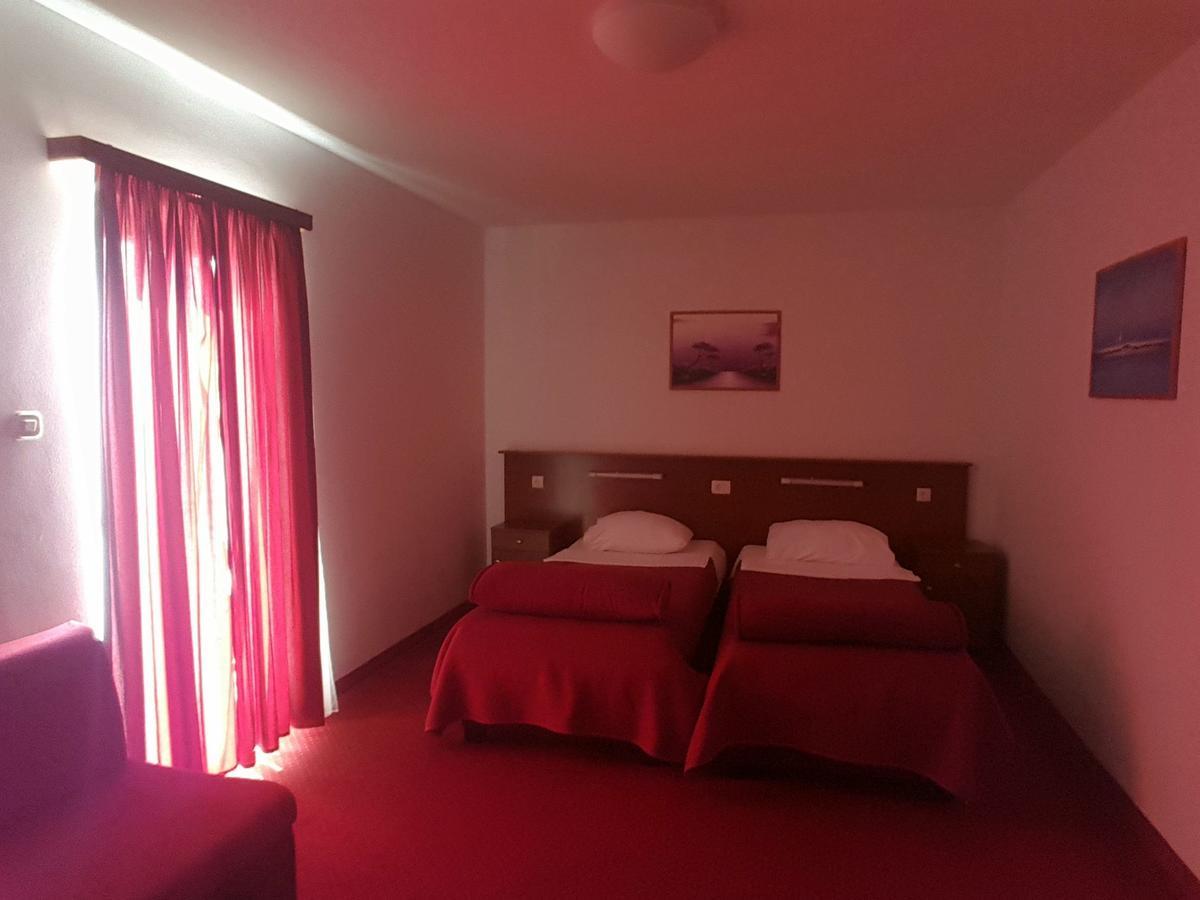 Hotel Mirni Kutak Otočac Eksteriør bilde