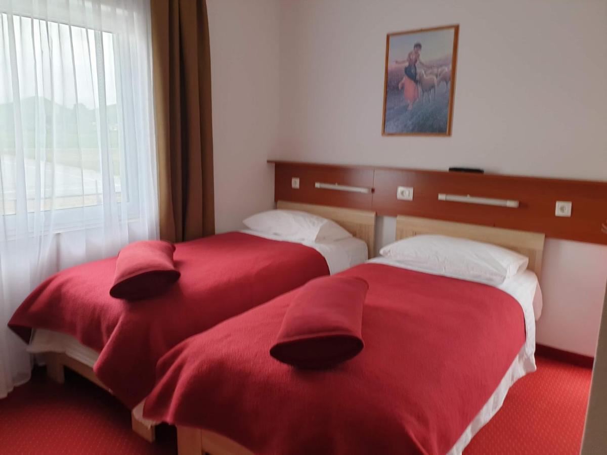 Hotel Mirni Kutak Otočac Eksteriør bilde