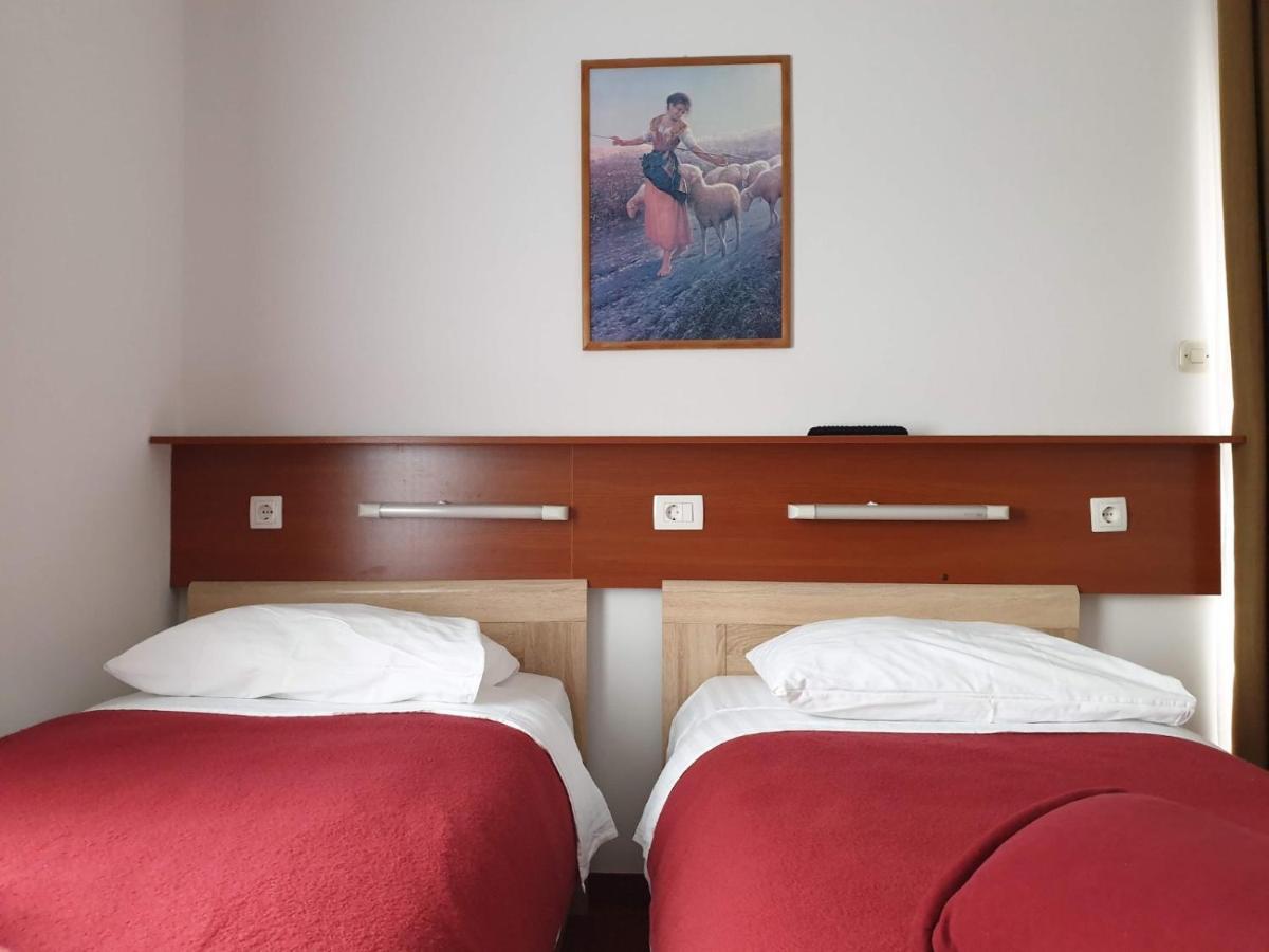 Hotel Mirni Kutak Otočac Eksteriør bilde