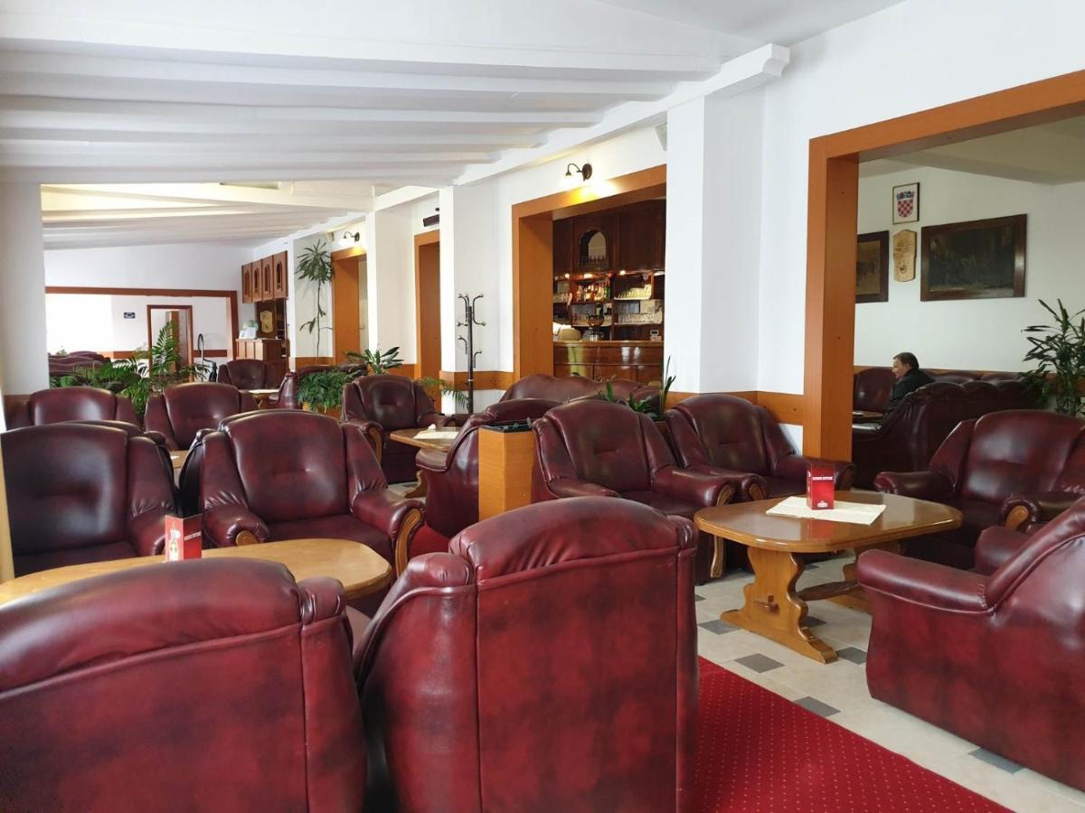 Hotel Mirni Kutak Otočac Eksteriør bilde